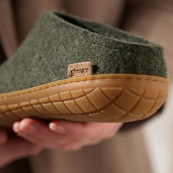 Tfler i uld med naturgummisl honey grn | Glerups