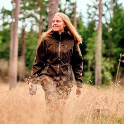 Outdoor damejakke. Gr�n - aftagelig h�tte. Vandafvisende | Furudal Tracking Pinewood