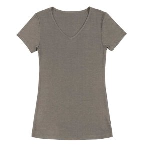 Merinould og silke. Outdoor t-shirt, dame. Sandfarvet. V-hals | Sara JOHA