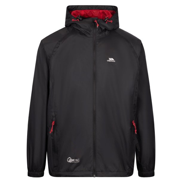 Outdoor regnjakke unisex - sort med r�d lynl�s og h�tte. I pose | Qikpac Trespass